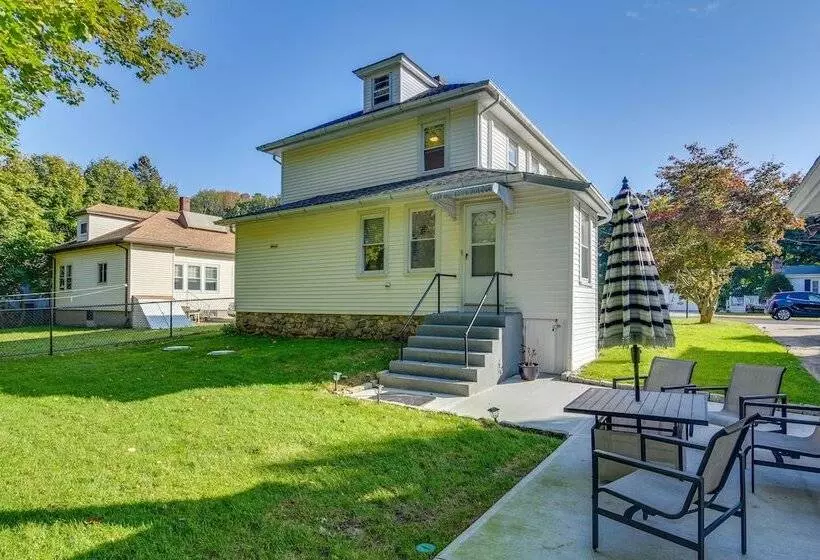 Lovely Westerley Home W/ Yard & Grill!