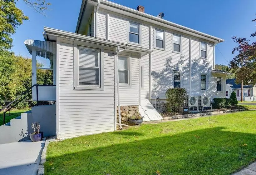 Lovely Westerley Home W/ Yard & Grill!