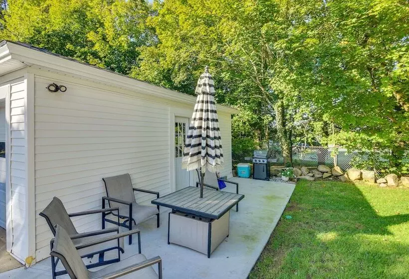 Lovely Westerley Home W/ Yard & Grill!