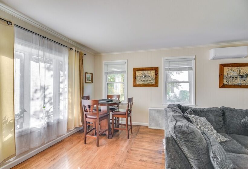 Lovely Westerley Home W/ Yard & Grill!