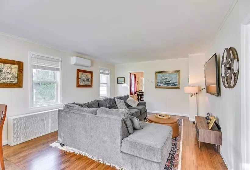 Lovely Westerley Home W/ Yard & Grill!