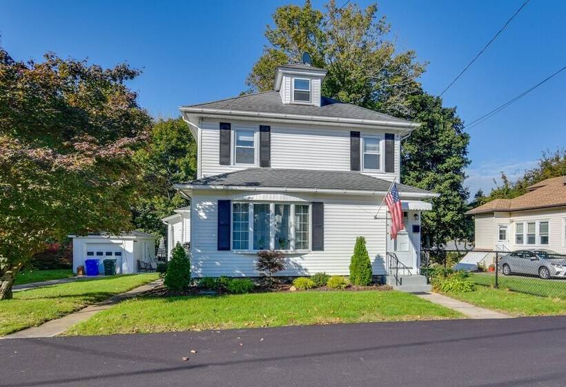 Lovely Westerley Home W/ Yard & Grill!