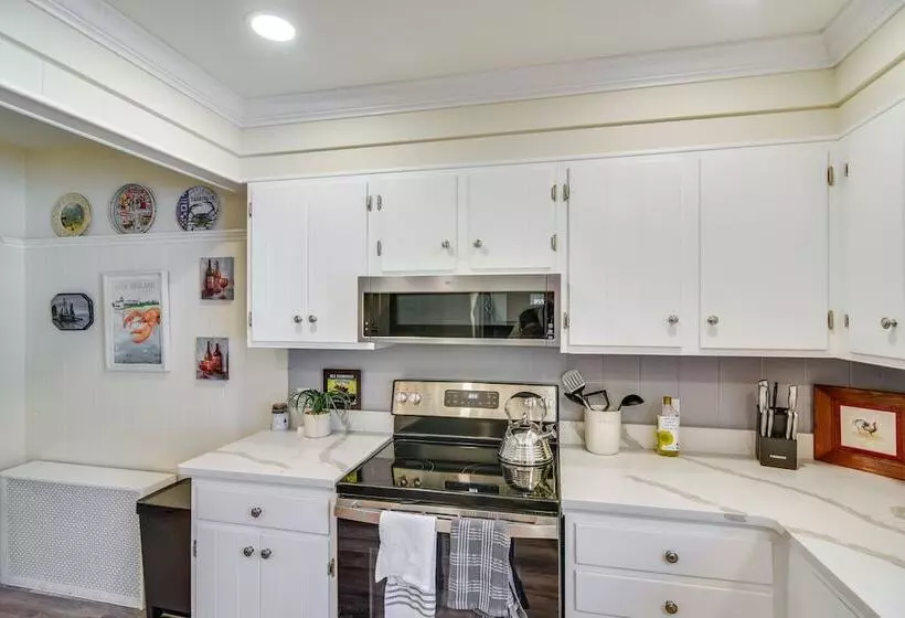 Lovely Westerley Home W/ Yard & Grill!