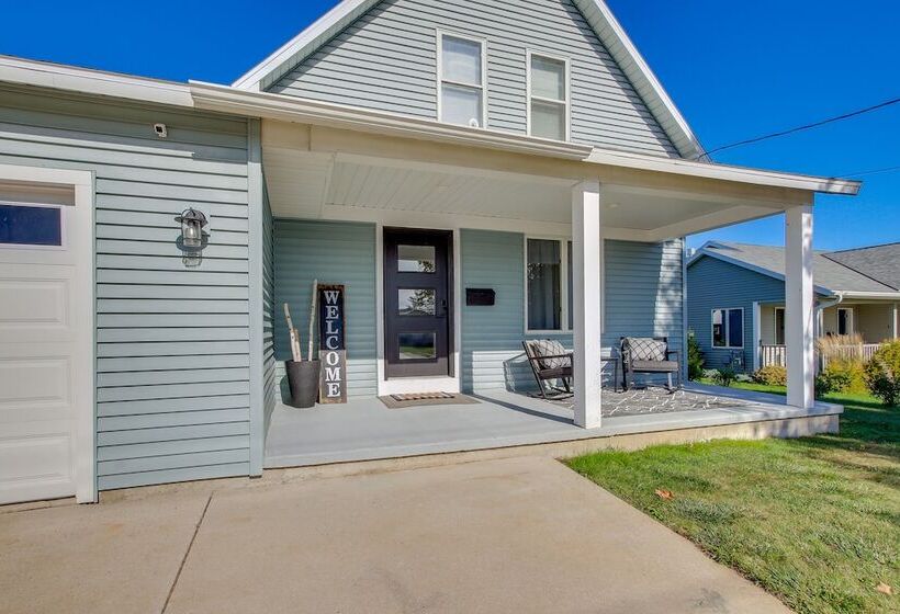 Steps To Lake Michigan: Manitowoc Home W/ Fire Pit