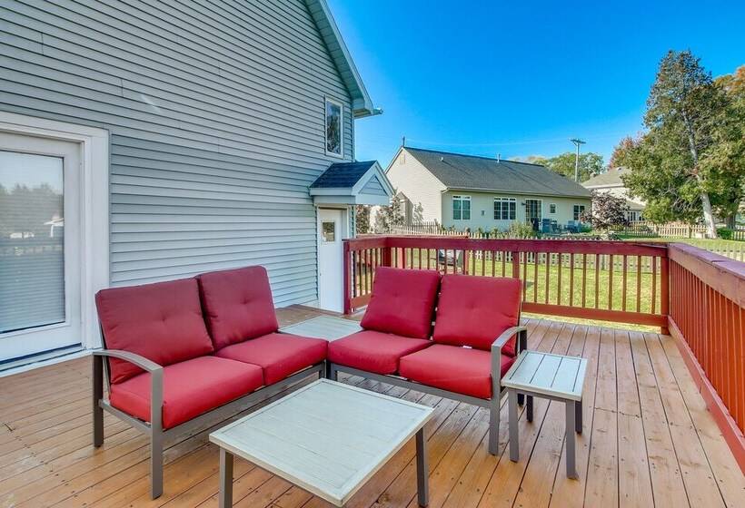 Steps To Lake Michigan: Manitowoc Home W/ Fire Pit