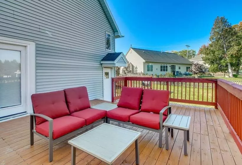 Steps To Lake Michigan: Manitowoc Home W/ Fire Pit