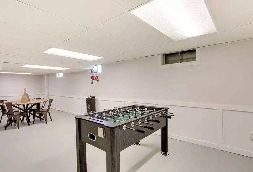 Steps To Lake Michigan: Manitowoc Home W/ Fire Pit