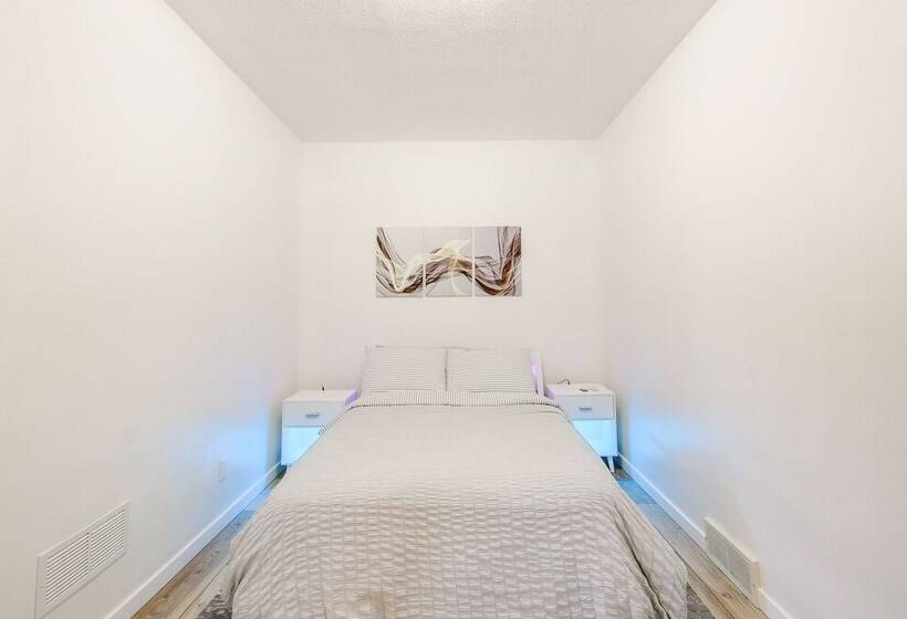 Steps To Lake Michigan: Manitowoc Home W/ Fire Pit