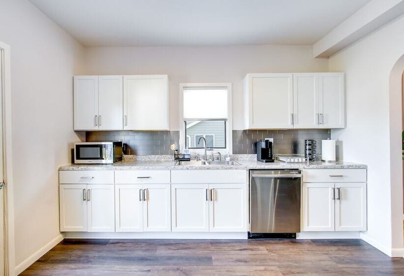 Steps To Lake Michigan: Manitowoc Home W/ Fire Pit