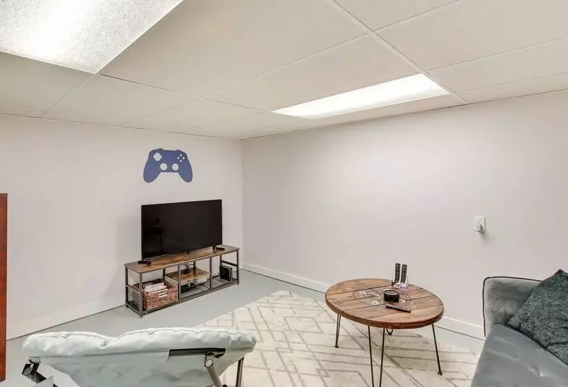 Steps To Lake Michigan: Manitowoc Home W/ Fire Pit