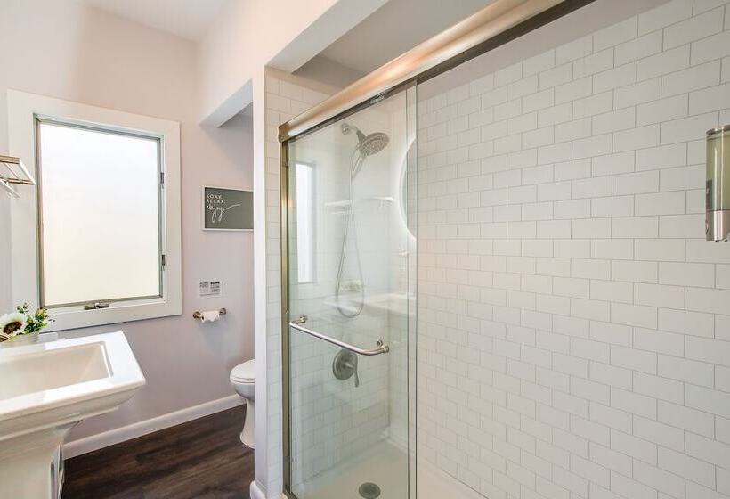 Steps To Lake Michigan: Manitowoc Home W/ Fire Pit