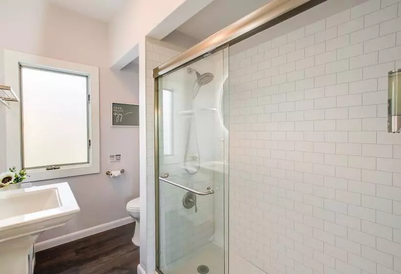 Steps To Lake Michigan: Manitowoc Home W/ Fire Pit