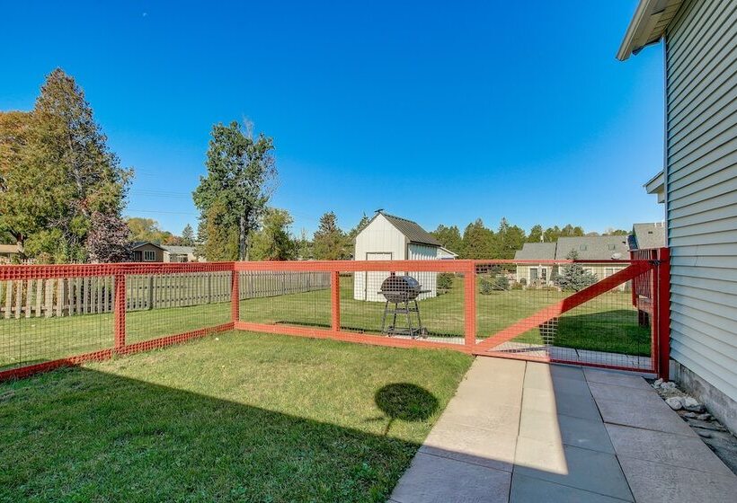 Steps To Lake Michigan: Manitowoc Home W/ Fire Pit