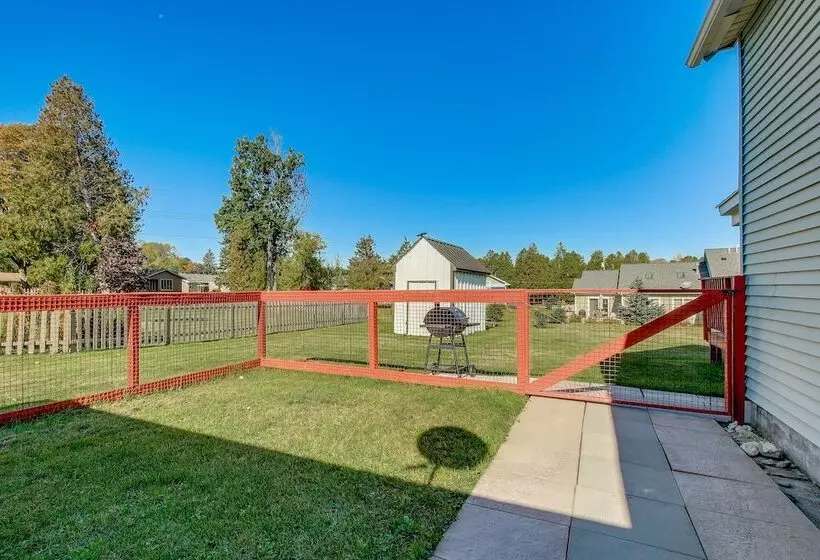 Steps To Lake Michigan: Manitowoc Home W/ Fire Pit