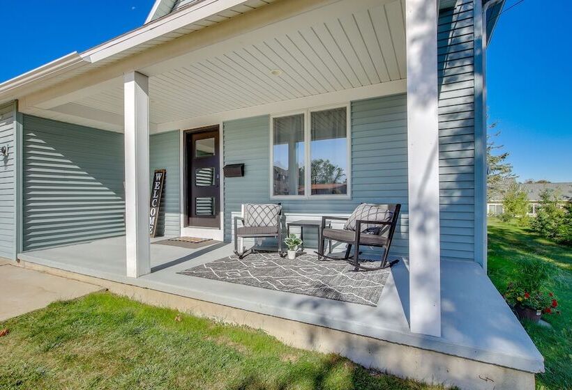 Steps To Lake Michigan: Manitowoc Home W/ Fire Pit