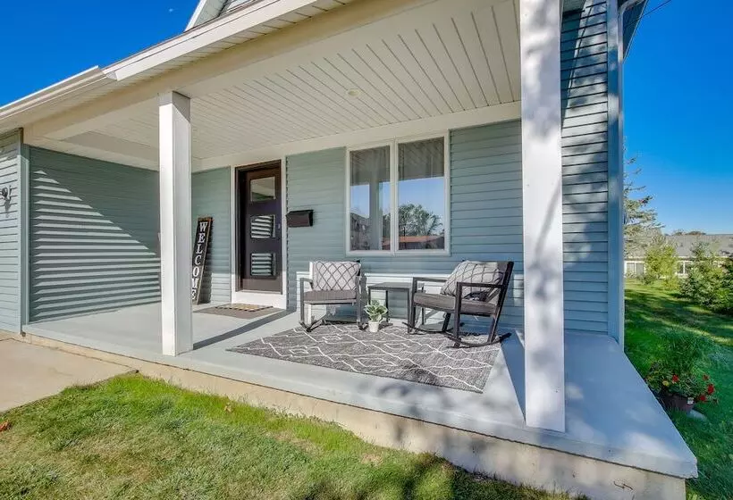 Steps To Lake Michigan: Manitowoc Home W/ Fire Pit
