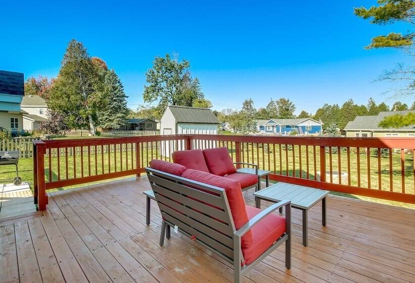 Steps To Lake Michigan: Manitowoc Home W/ Fire Pit