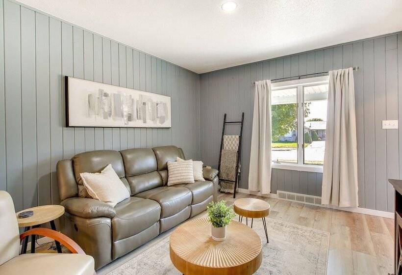 Steps To Lake Michigan: Manitowoc Home W/ Fire Pit