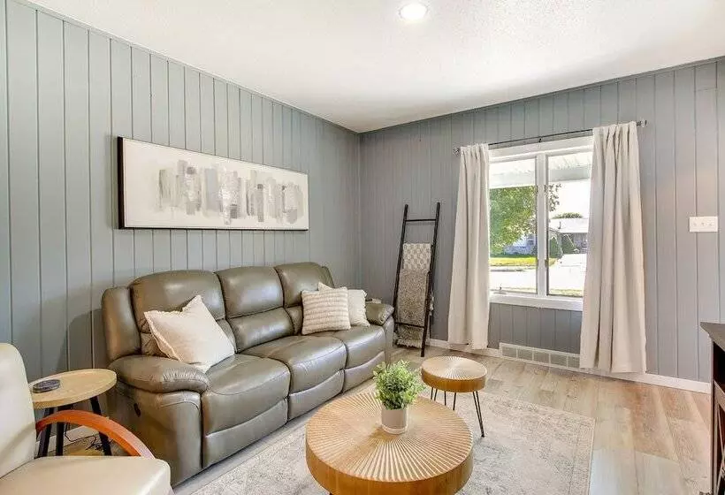 Steps To Lake Michigan: Manitowoc Home W/ Fire Pit