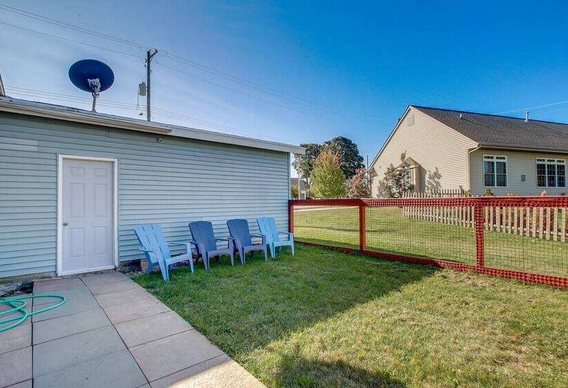 Steps To Lake Michigan: Manitowoc Home W/ Fire Pit