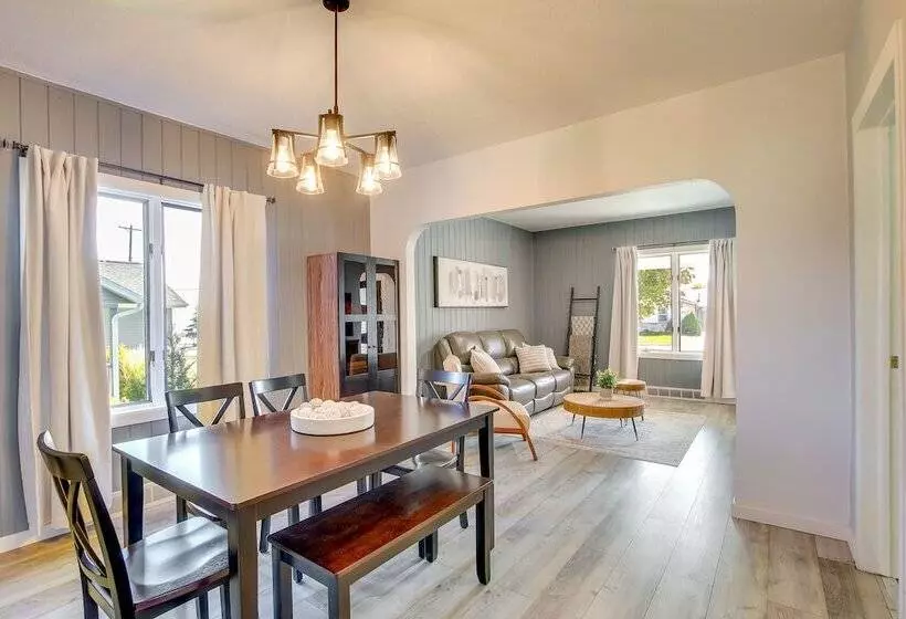 Steps To Lake Michigan: Manitowoc Home W/ Fire Pit