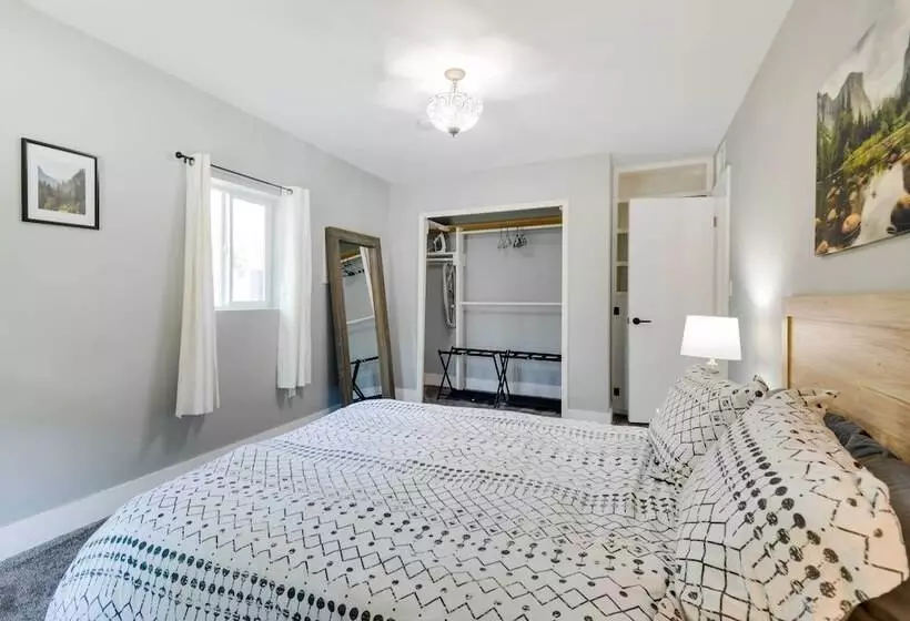 Waterfront Mariposa Hideaway: Hot Tub & Mtn Views!