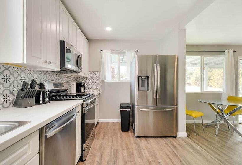 Waterfront Mariposa Hideaway: Hot Tub & Mtn Views!