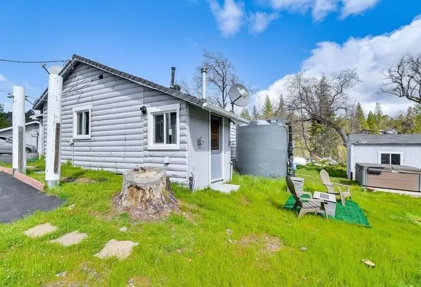 Waterfront Mariposa Hideaway: Hot Tub & Mtn Views!