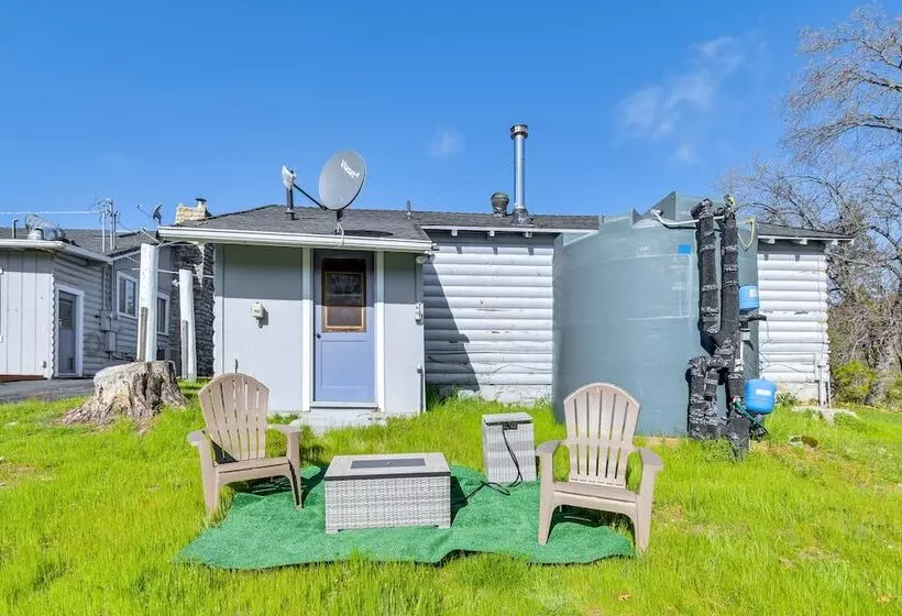 Waterfront Mariposa Hideaway: Hot Tub & Mtn Views!