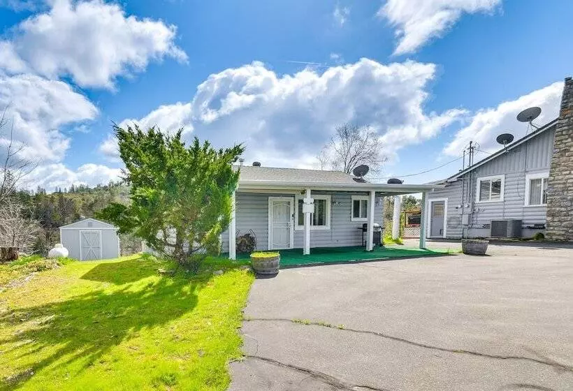 Waterfront Mariposa Hideaway: Hot Tub & Mtn Views!