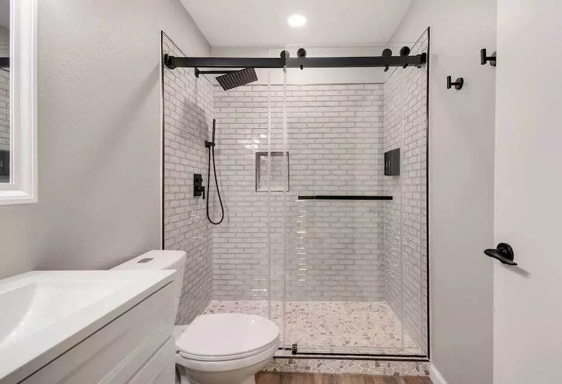 Waterfront Mariposa Hideaway: Hot Tub & Mtn Views!