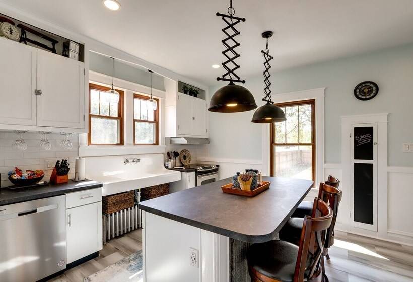 Missouri Retreat W/ Deck, Grill & Shuffleboard!