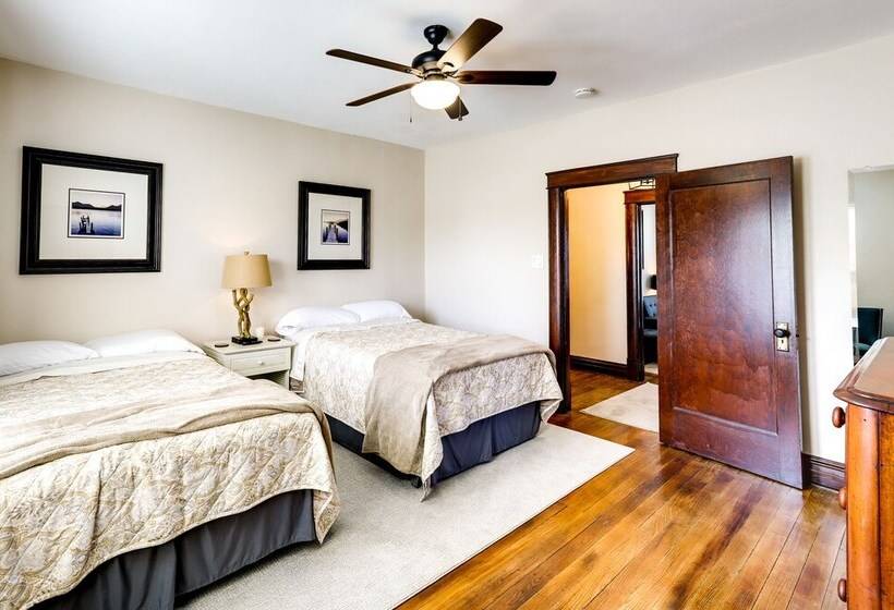 Missouri Retreat W/ Deck, Grill & Shuffleboard!