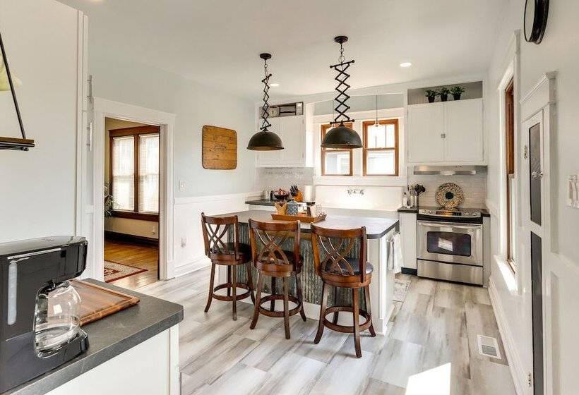 Missouri Retreat W/ Deck, Grill & Shuffleboard!