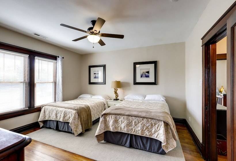 Missouri Retreat W/ Deck, Grill & Shuffleboard!