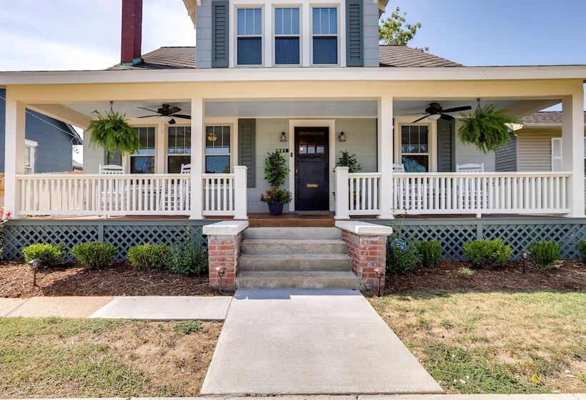 Missouri Retreat W/ Deck, Grill & Shuffleboard!