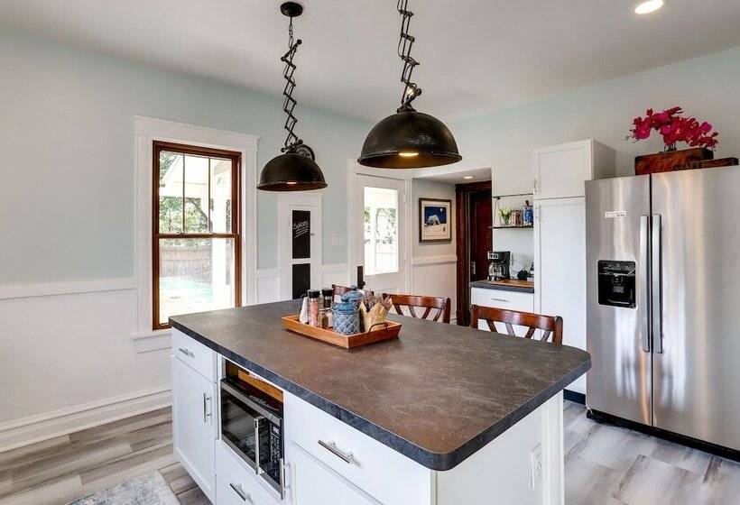 Missouri Retreat W/ Deck, Grill & Shuffleboard!