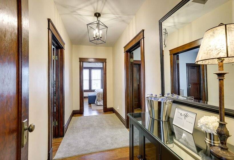 Missouri Retreat W/ Deck, Grill & Shuffleboard!