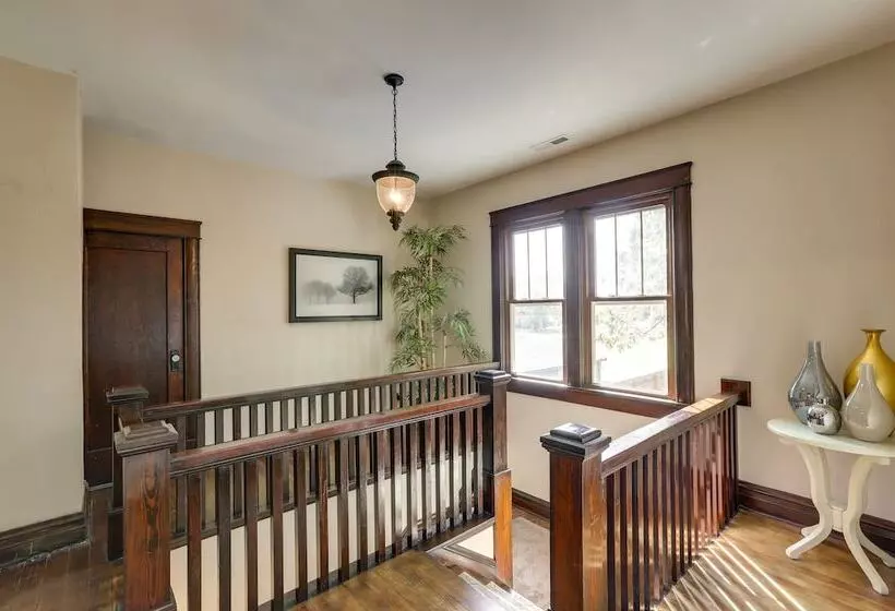 Missouri Retreat W/ Deck, Grill & Shuffleboard!