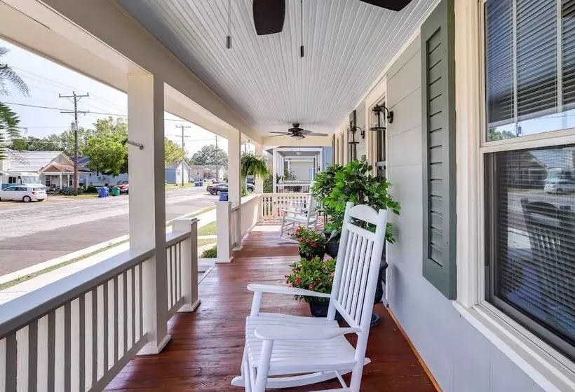 Missouri Retreat W/ Deck, Grill & Shuffleboard!