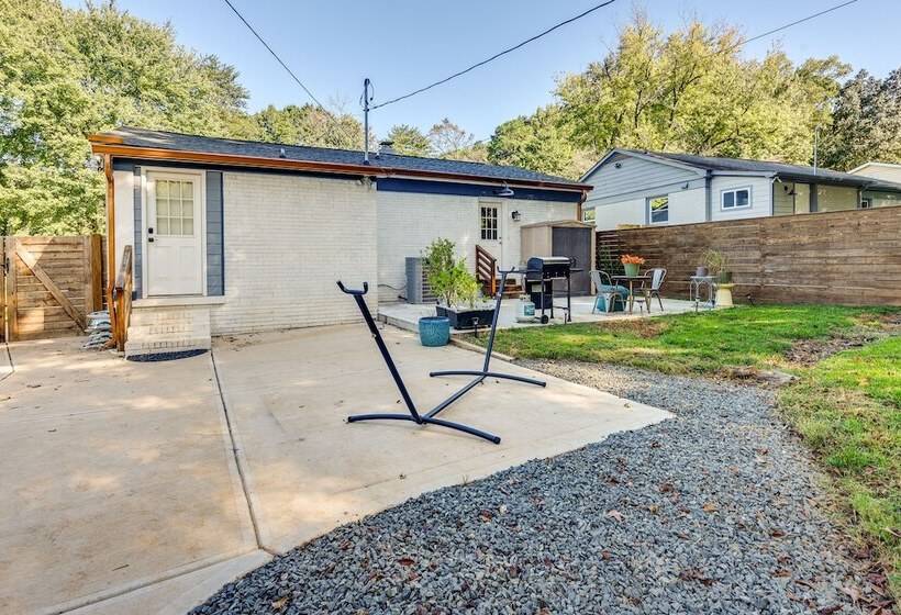 Modern Charlotte Retreat ~ 1 Mi To Boa Stadium!