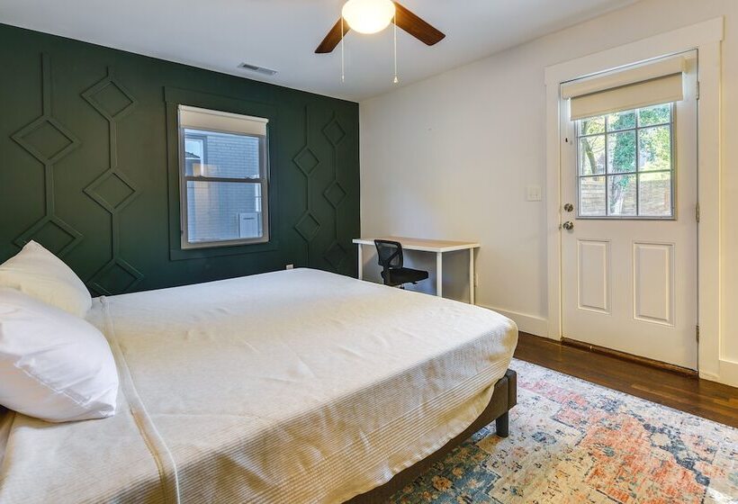 Modern Charlotte Retreat ~ 1 Mi To Boa Stadium!