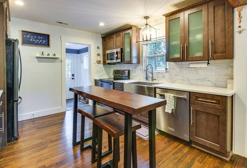 Modern Charlotte Retreat ~ 1 Mi To Boa Stadium!