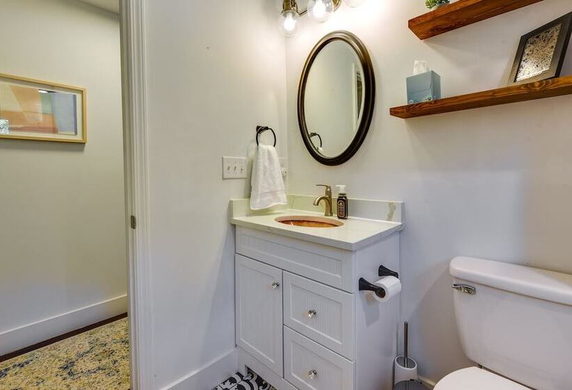 Modern Charlotte Retreat ~ 1 Mi To Boa Stadium!