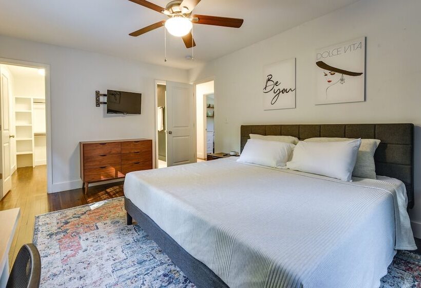 Modern Charlotte Retreat ~ 1 Mi To Boa Stadium!