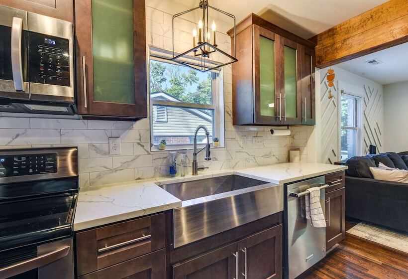 Modern Charlotte Retreat ~ 1 Mi To Boa Stadium!