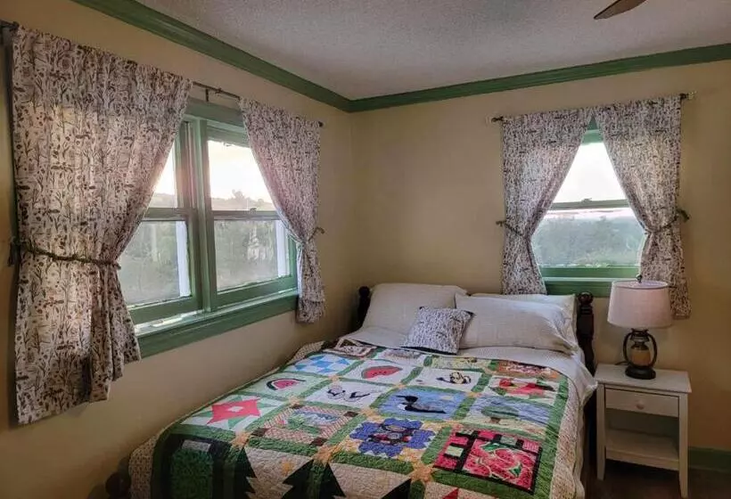 Moonlight Manor Bed And Breakfast