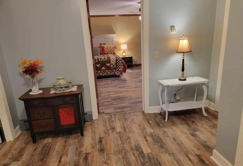 Moonlight Manor Bed And Breakfast