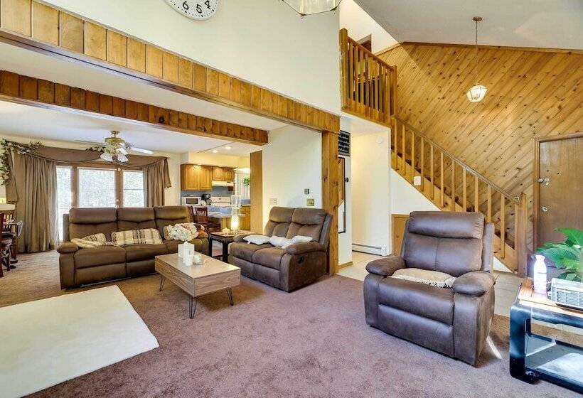 Tobyhanna Abode W/ Golf & Pool Access!