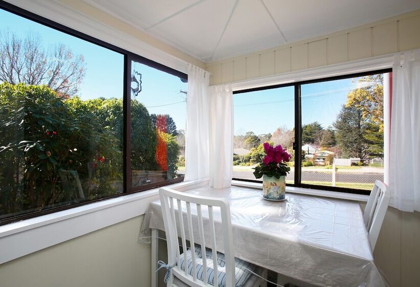 پانسیون Tullys Hut Walk To Hikes, Waterfalls, Views